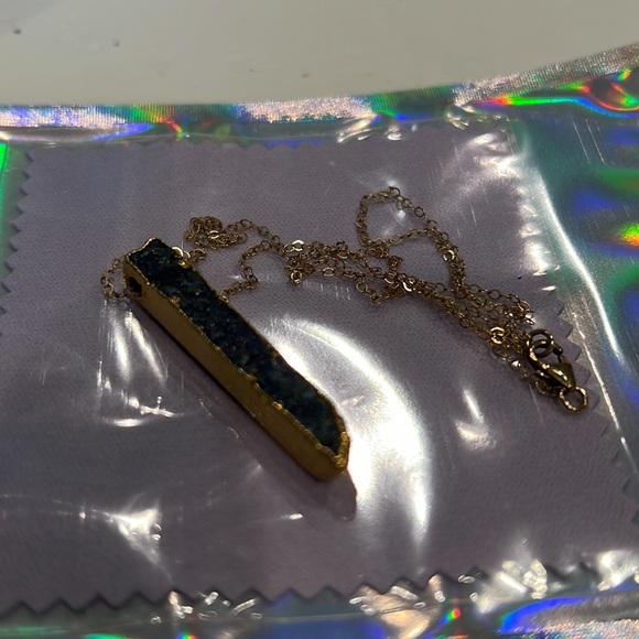 Lapis Lazuli Blue crystal outlined with gold leaf and gold filled chain hardware - Picture 6 of 6